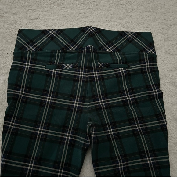 Torrid - Pixie Green & Black Plaid Slim Pants Leggings w/Pockets 1R (Flawed) - Picture 4 of 13